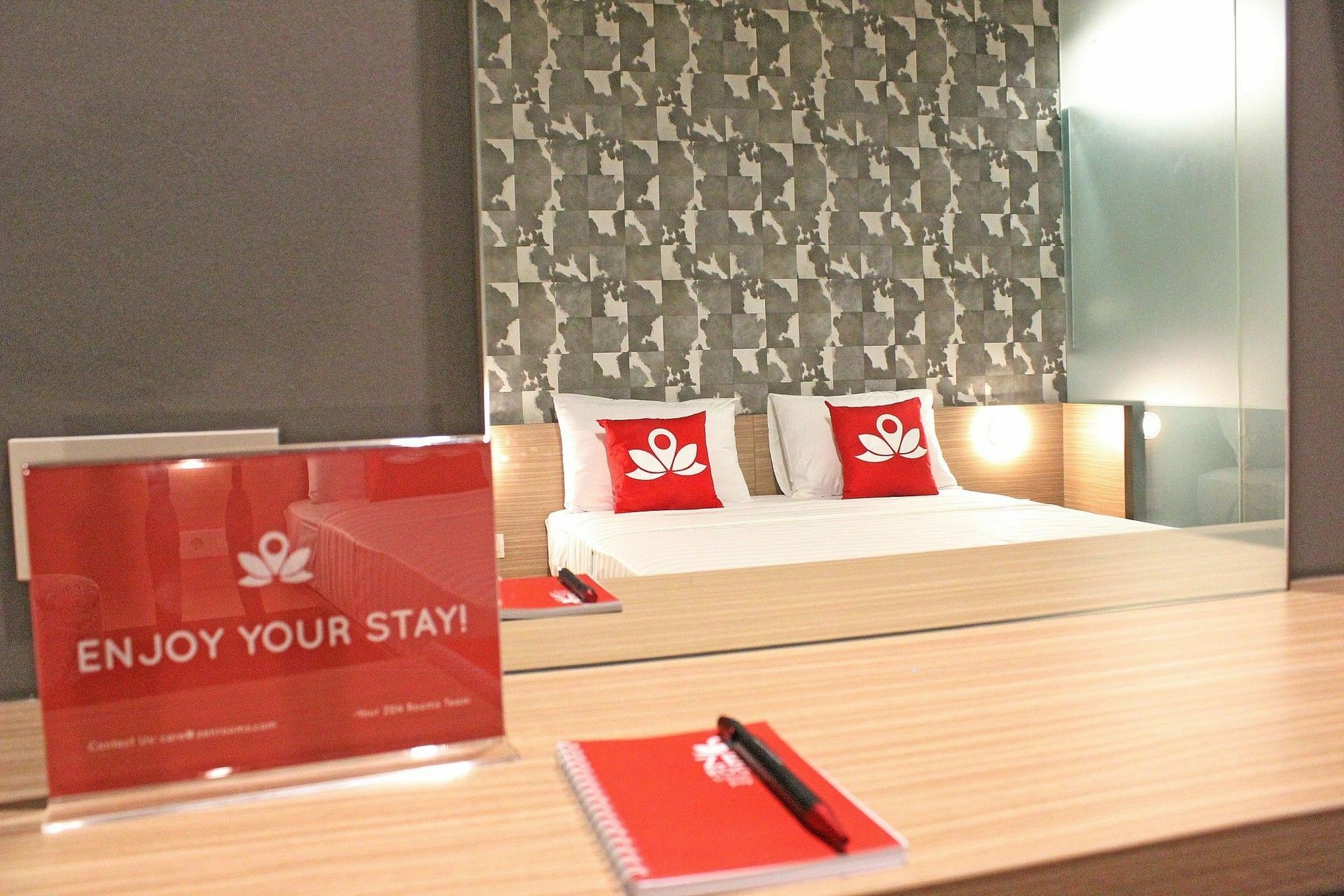 Zen Premium Sampoerna Strategic Square Hotel Jakarta Exterior foto