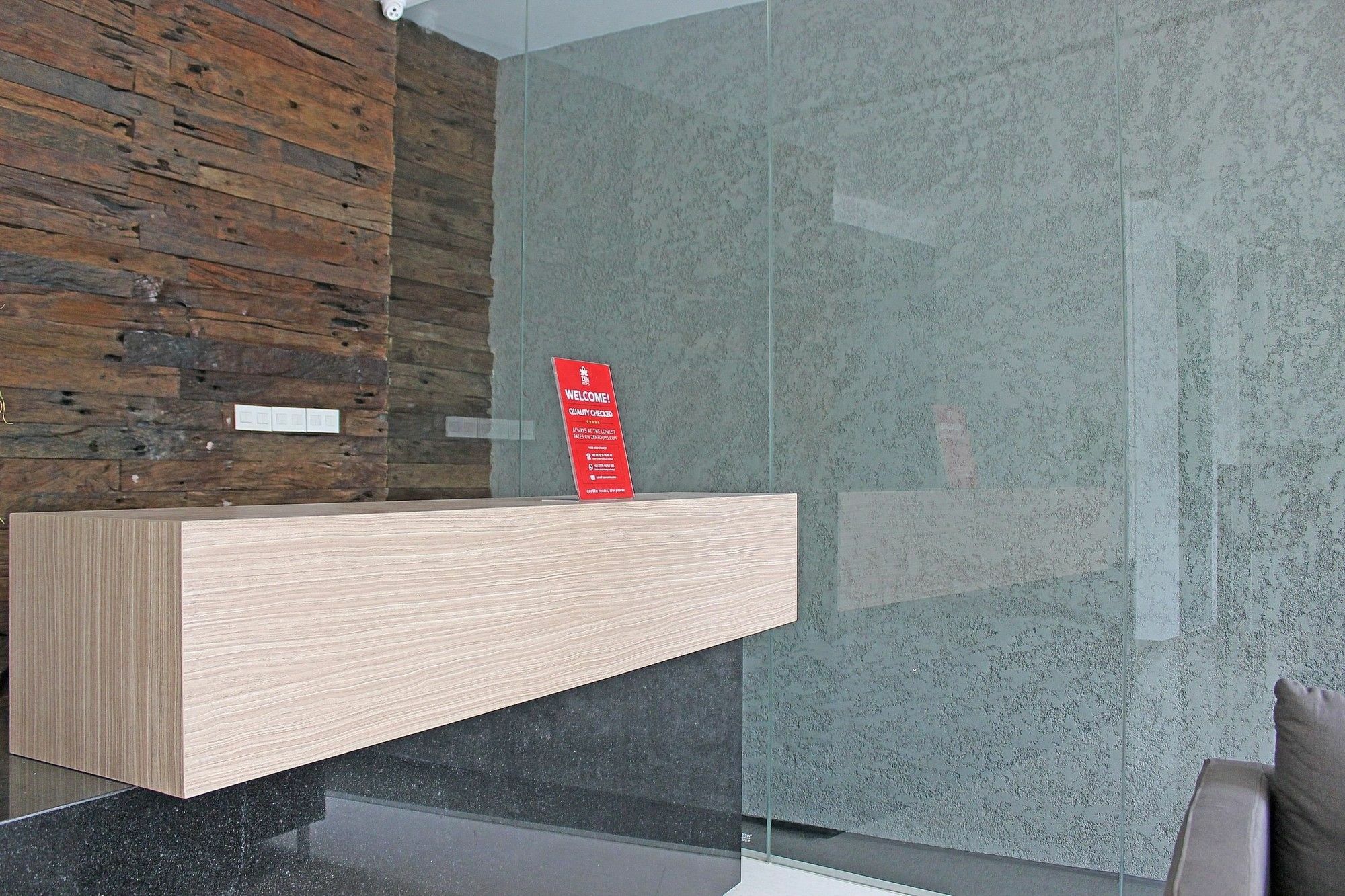 Zen Premium Sampoerna Strategic Square Hotel Jakarta Exterior foto