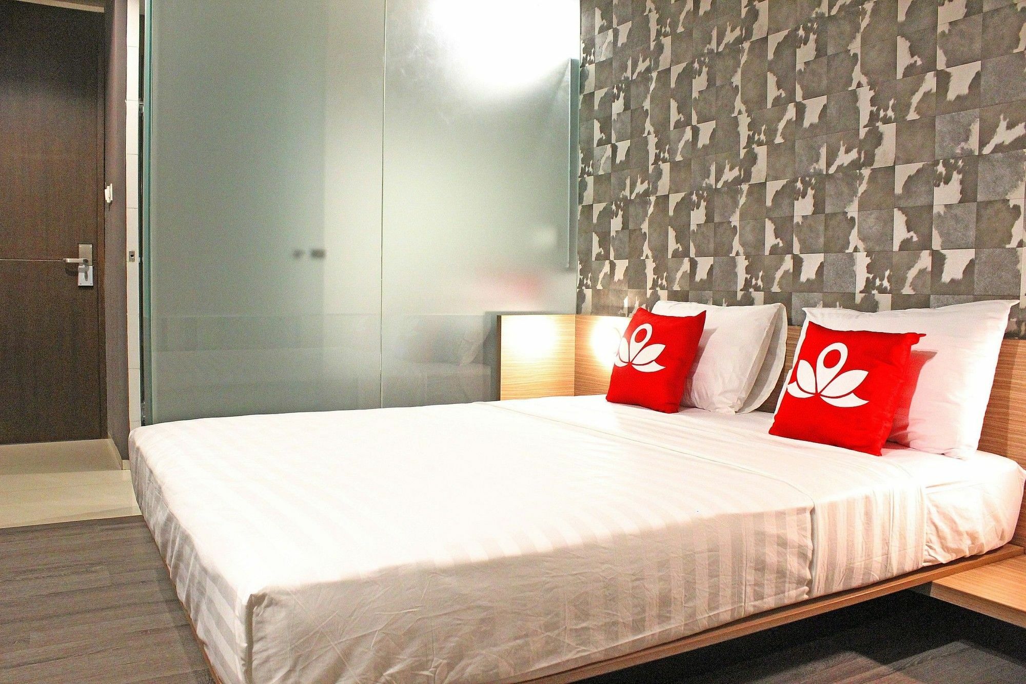Zen Premium Sampoerna Strategic Square Hotel Jakarta Exterior foto
