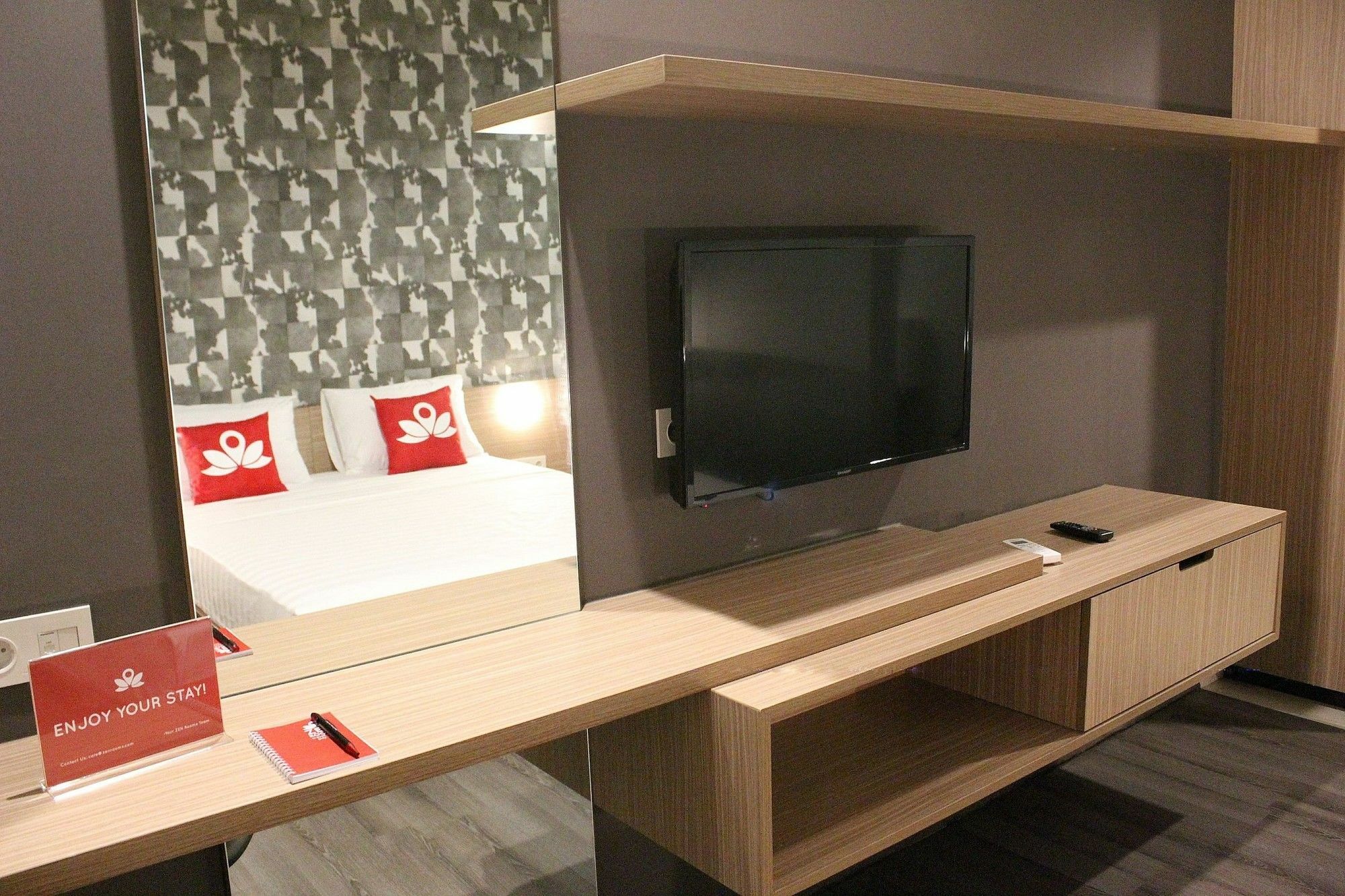 Zen Premium Sampoerna Strategic Square Hotel Jakarta Exterior foto